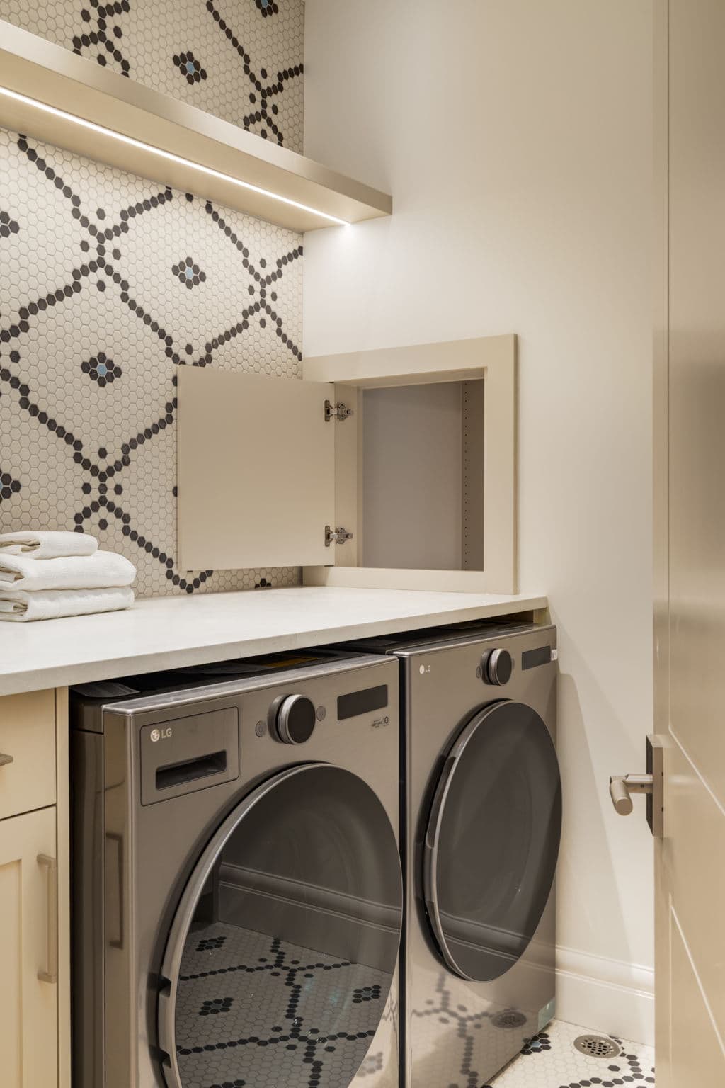 Laundry room in the Elbow Park project by Platinum Build Homes in Elbow Park, Calgary.