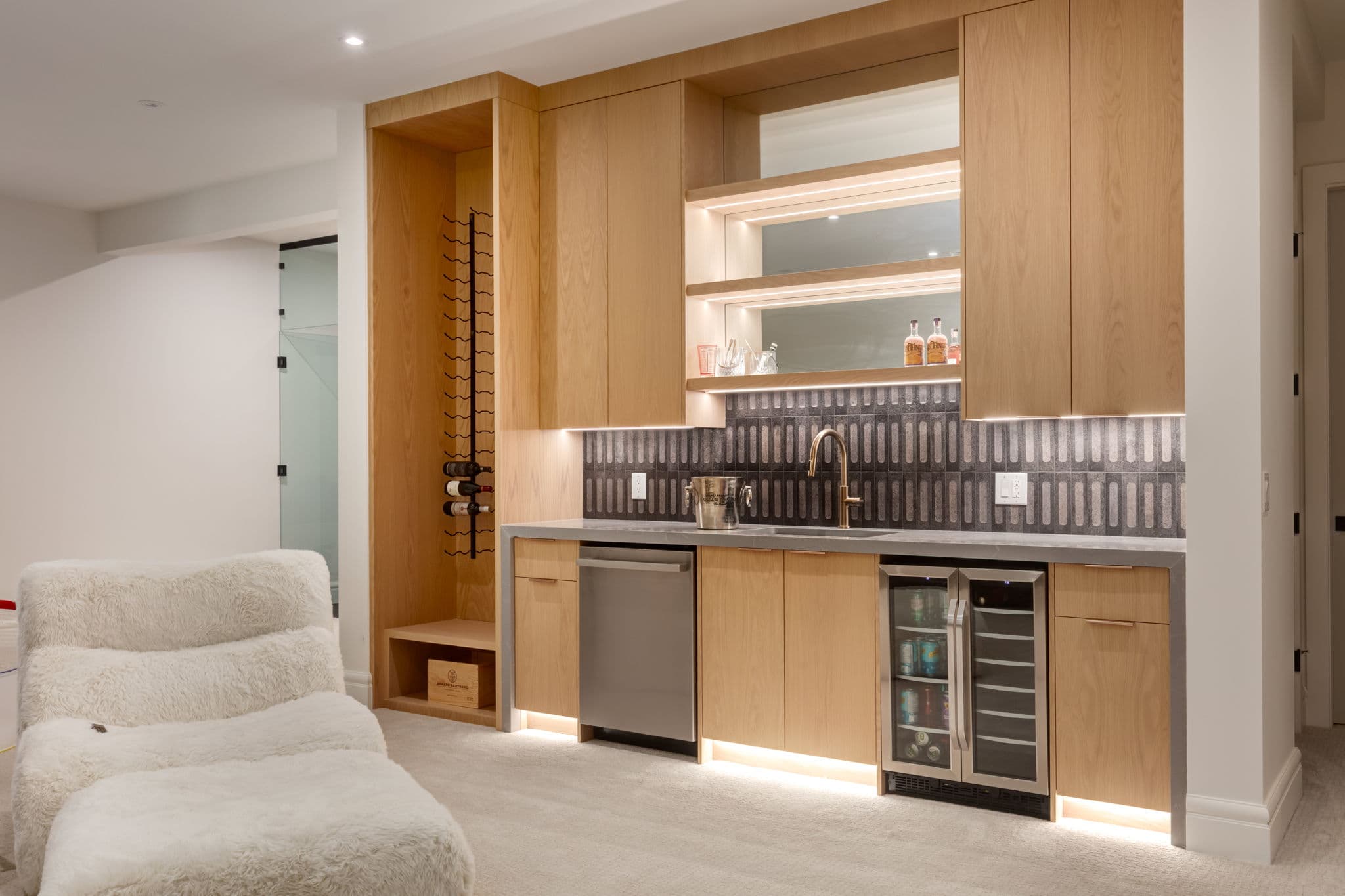 Basement wet bar in the Lakeview 1 project by Platinum Build Homes in Lakeview, Calgary.